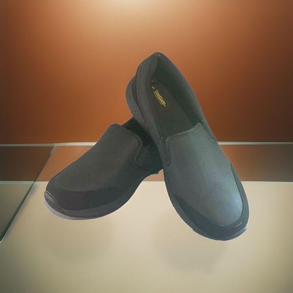 Women’s Slip-On Comfort Flats in Black